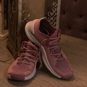 Women’s Nike Tennis Shoes